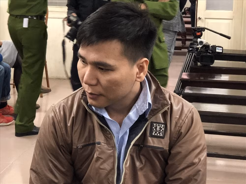 Cuộc đời Cường chính thức bước sang một ngã rẽ khác cùng bản án 13 năm tù với tội danh giết người. 