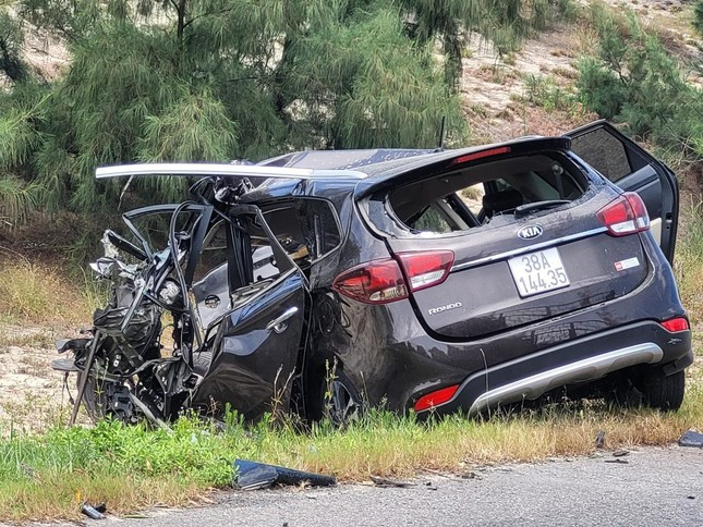 Tin nong 4/7: 132 doi tuong duong tinh voi ma tuy trong quan karaoke