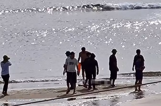 2 mẹ con du khách Hà Nội tử nạn trên biển Thiên Cầm: Khoảng 6h30 ngày 4/7, một nhóm 4 người ở Hà Nội xuống khu vực biển Thiên Cầm (huyện Cẩm Xuyên, Hà Tĩnh) tắm, bất ngờ hai mẹ con trong một gia đình (chưa rõ danh tính) bị đuối nước. Mặc dù được ứng cứu nhưng người mẹ đã tử vong, còn người con đang mất tích. Đến hơn 10h cùng ngày, lượng chức năng đã đưa thi thể người mẹ vào bờ và đang nỗ lực tìm kiếm nạn nhân còn lại.