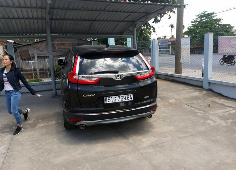 Nu tai xe gay tai nan con mao nhan chau chu tich xa