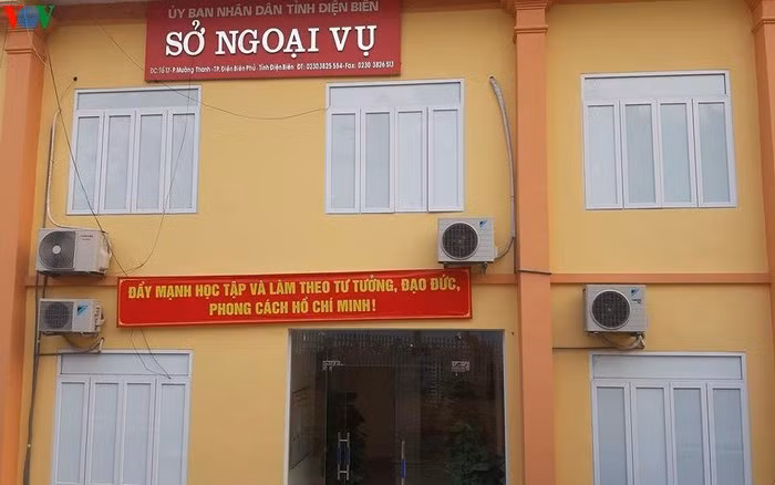 Ky luat Giam doc va Pho Giam doc So Ngoai vu Dien Bien