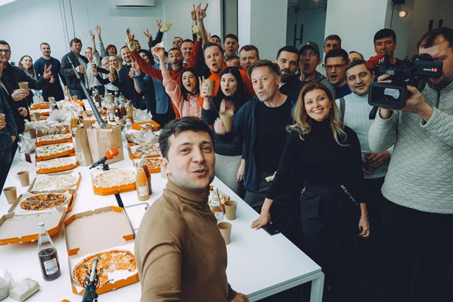 Chinh tri 'hai kich' len ngoi, bau cu Ukraine kich tinh nhu gameshow-Hinh-2