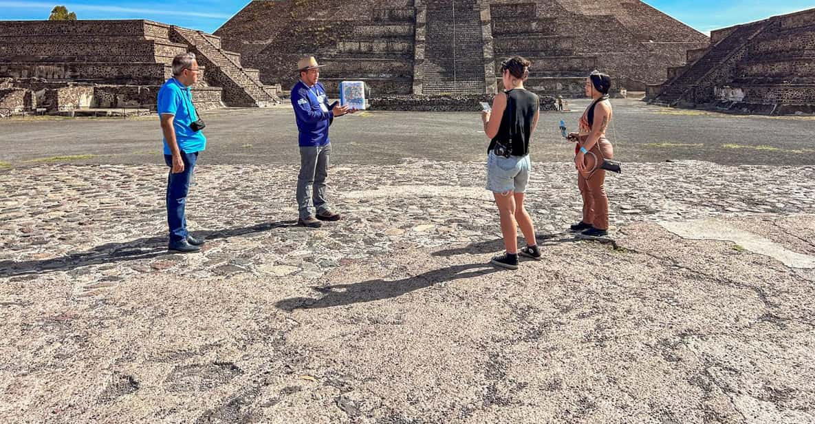 Do hạn chế nguồn lực, kim tự tháp được chôn lấp lại và bảo vệ bằng vải geotextile cùng tường đá để tránh hư hại. (Ảnh: GetYourGuide)