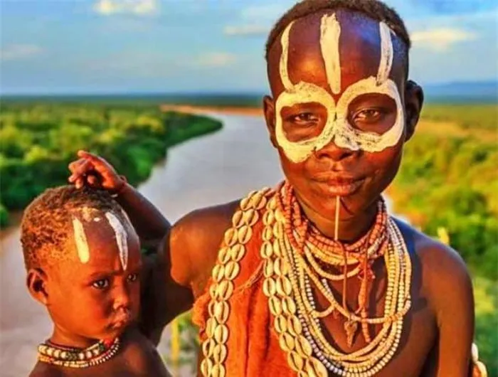 Cuộc sống của người Cousso gây ấn tượng mạnh với khách du lịch nhờ sức mạnh, sự mộc mạc và phong tục độc đáo.(Ảnh: thoidaiplus)