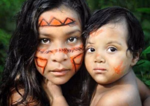 Bộ lạc Cousso minh chứng cho sự đa dạng văn hóa, thu hút sự quan tâm của thế giới với việc duy trì hạnh phúc trong lối sống giản dị của mình.(Ảnh: Dân việt)