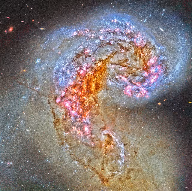 Những thiên hà kỳ lạ này không còn tồn tại trong vũ trụ ngày nay, khi sự tiến hóa đã ổn định hơn. (Ảnh: Flickr)