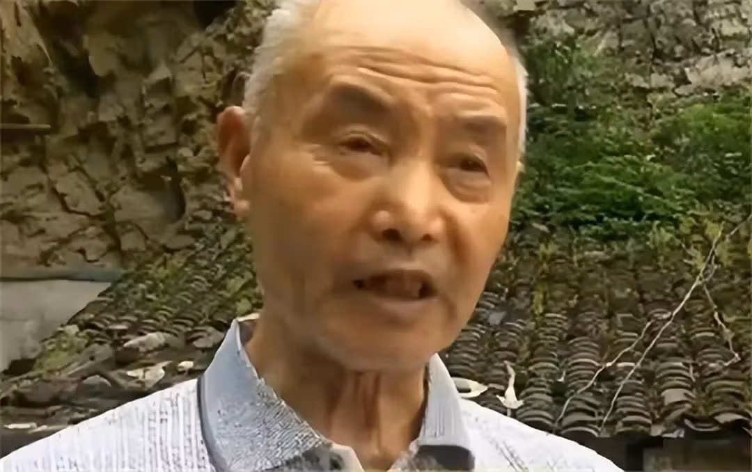 Từ năm 2020, gia đình ông ngừng khai thác cá tự nhiên để hưởng ứng chính sách cấm đánh bắt trên sông Dương Tử và chuyển sang nuôi cá trê thương phẩm.(Ảnh: Sohu) 