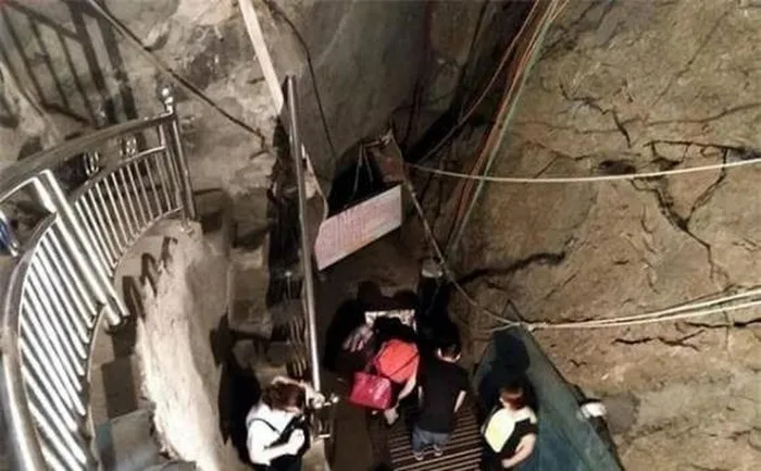 Sau một thời gian, ông Lý phát hiện cá chỉ xuất hiện vào mùa lũ, nên con trai ông bắt đầu nhân giống cá trong hồ chứa để duy trì nguồn cung quanh năm.(Ảnh:DNVN)