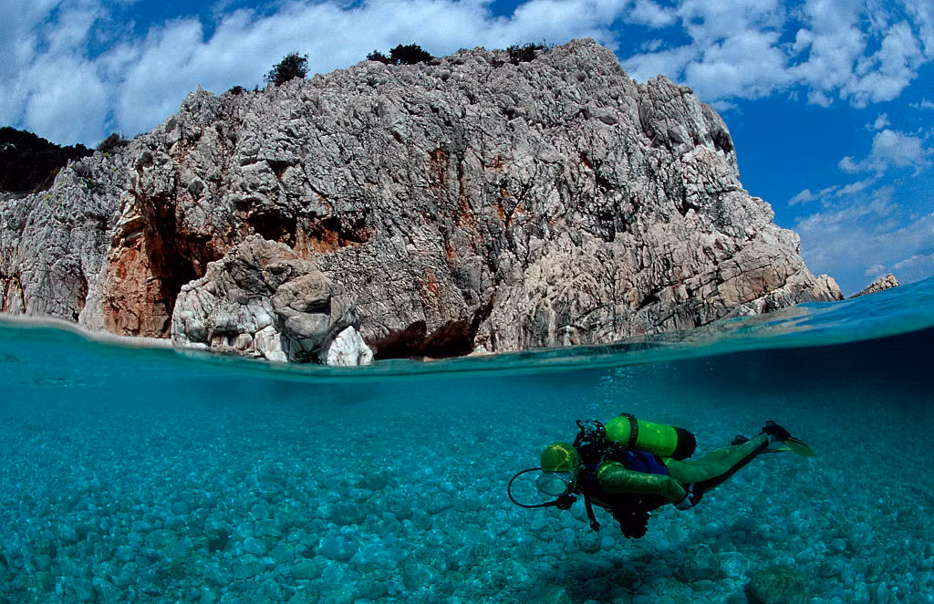 Cuộc khảo sát khu vực phát hiện đang diễn ra để làm rõ bối cảnh lịch sử của kho báu.(Ảnh: The Gaze)