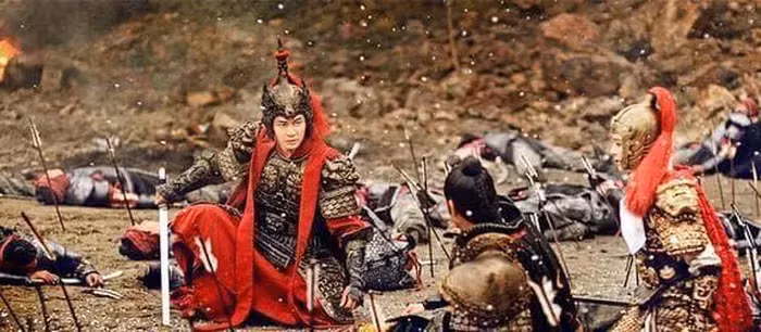 Ông lãnh đạo quân đội địa phương, tự cung cấp lương thực và đóng vai trò quan trọng trong việc bảo vệ biên giới.(Ảnh: DNVN)