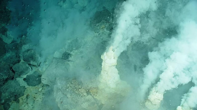 Một nhóm nghiên cứu đã lập các mô hình máy tính dựa trên hệ thống thủy nhiệt của Trái Đất và một số thiên thể có đại dương trong hệ Mặt Trời, phát hiện rằng một số nơi có tiềm năng hỗ trợ sự sống thậm chí còn mạnh mẽ hơn đáy đại dương địa cầu.(Ảnh: NATIONAL GEOGRAPHIC)