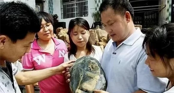 Viên đá được chuyên gia định giá lên tới 150 triệu NDT (hơn 500 tỉ đồng).(Ảnh: DNVN)