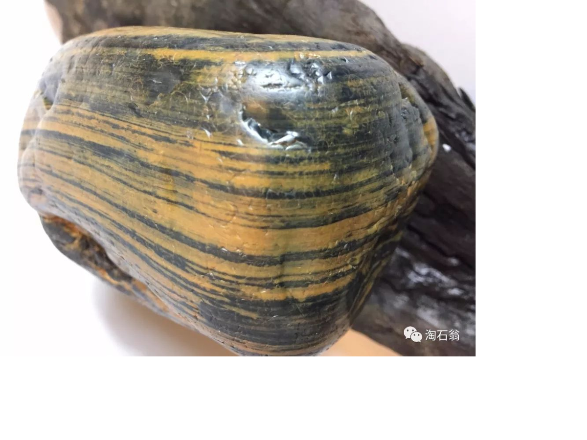 Đá lửa được người xưa dùng để phân biệt vàng thật - giả. Vì vậy, nó còn có tên gọi khác là “đá thử vàng”.(Ảnh: qishizhai)