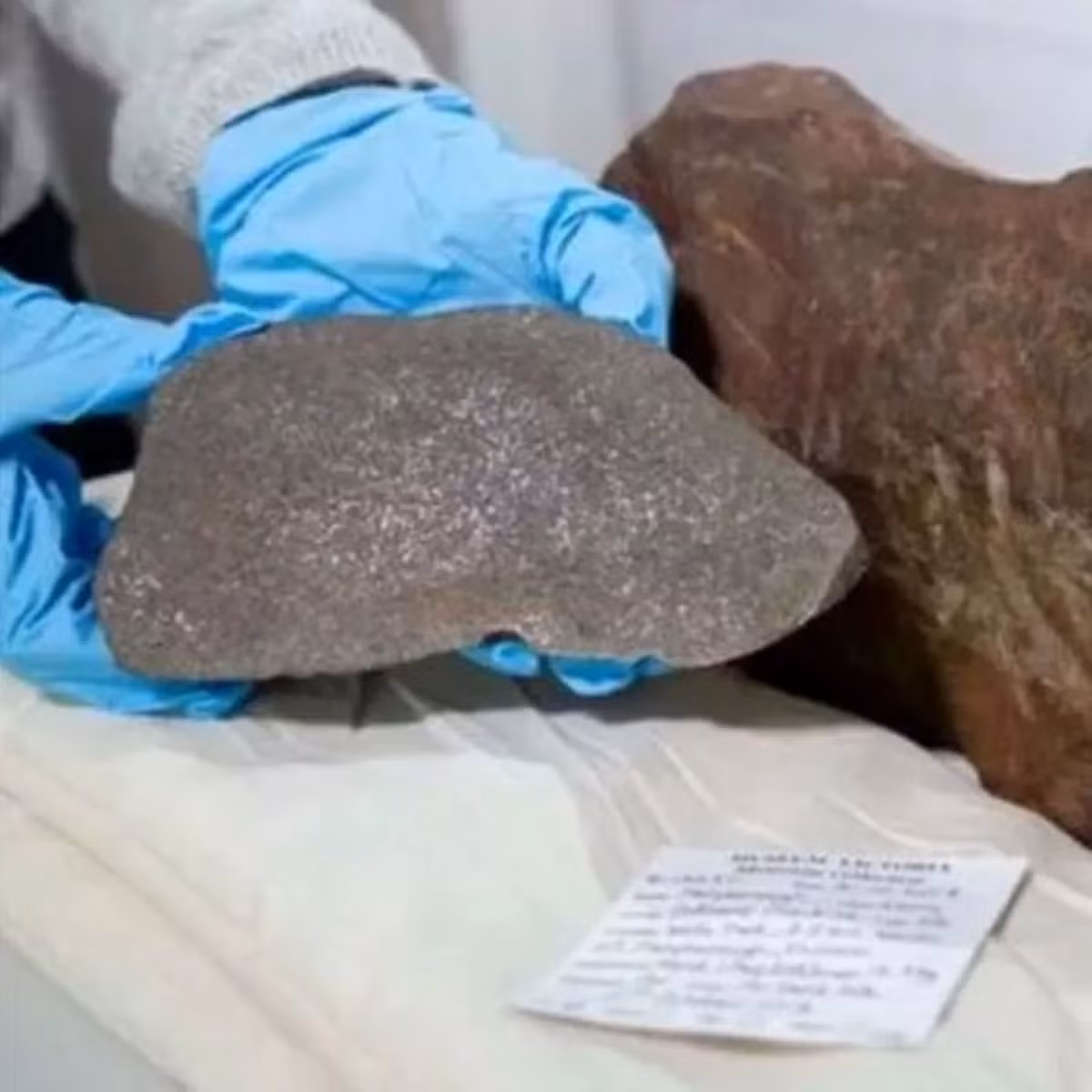 Câu chuyện này thêm khẳng định, những vật tưởng như vô tri đôi khi ẩn chứa bí mật kỳ diệu từ vũ trụ.(Ảnh:The Mirror)