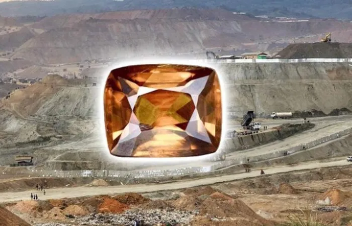 Kyawthuite có cấu trúc hóa học độc đáo và mật độ gấp 8 lần nước, tạo nên tính chất khác biệt so với các khoáng chất thông thường.(Ảnh: GĐ&amp;XH)