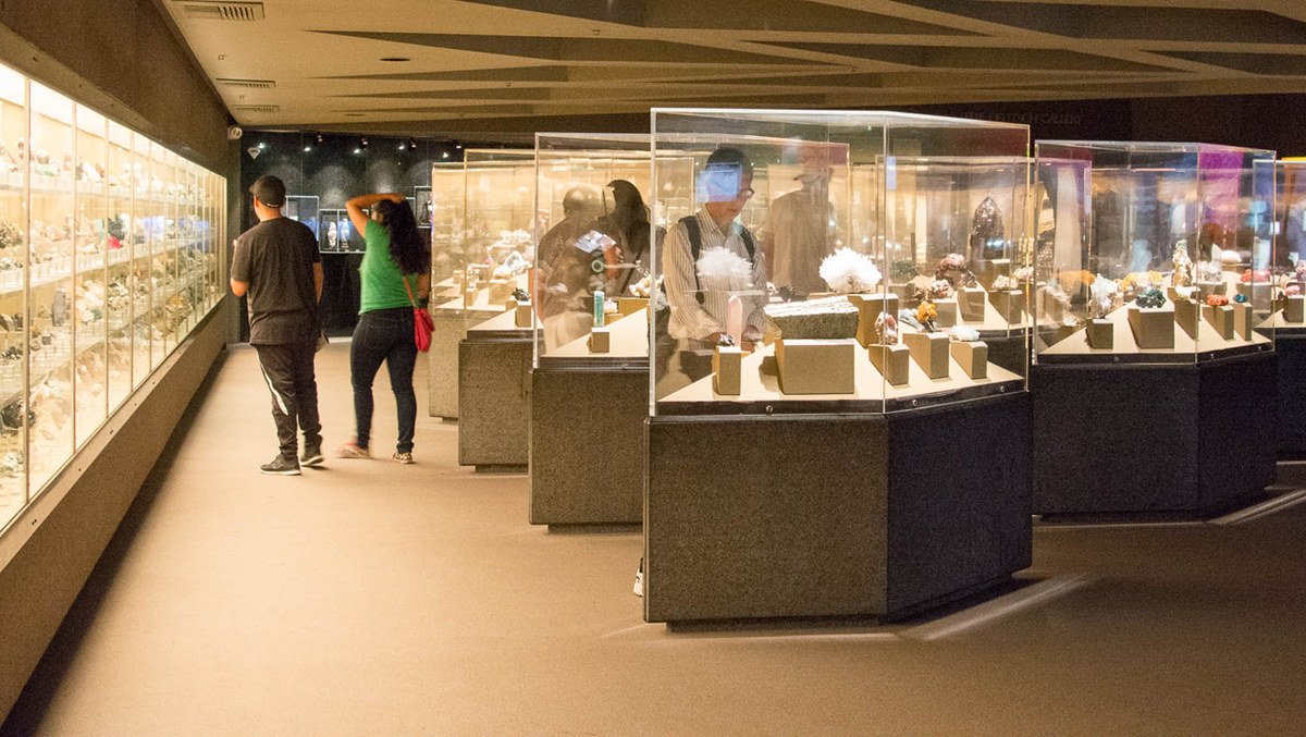 Mẫu vật duy nhất của kyawthuite hiện được lưu giữ tại Bảo tàng Lịch sử Tự nhiên Hạt Los Angeles.(Ảnh: GIA)