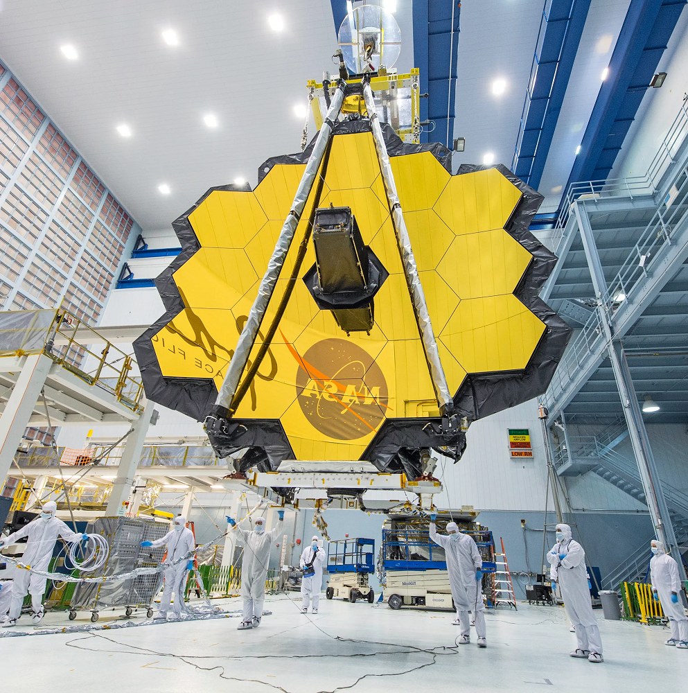 Kính thiên văn không gian James Webb (JWST), được phóng lên vũ trụ vào ngày 2/12/2021, là một trong những dự án khoa học lớn nhất và phức tạp nhất từ trước đến nay của Cơ quan Hàng không Vũ trụ Hoa Kỳ (NASA). (Ảnh: Vox)