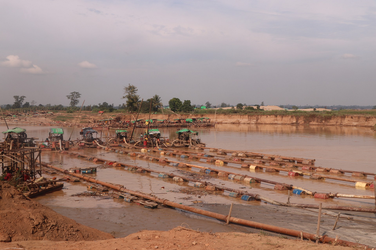 Sông Uyu được gắn liền với truyền thuyết về một người phát hiện ra ngọc bích, được tôn thờ qua một ngôi chùa nhỏ gần sông.(Ảnh: Myanmar Now)