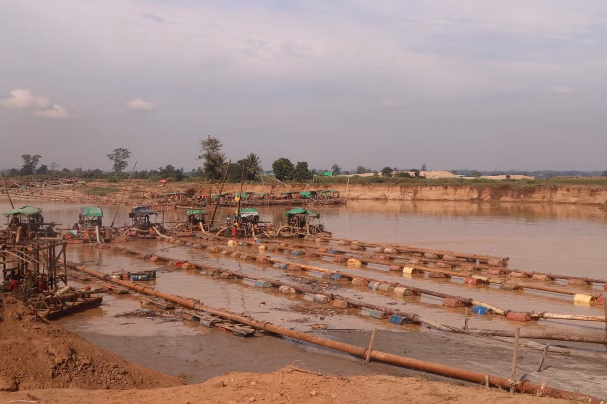 Sông Uyu được gắn liền với truyền thuyết về một người phát hiện ra ngọc bích, được tôn thờ qua một ngôi chùa nhỏ gần sông.(Ảnh: Myanmar Now)