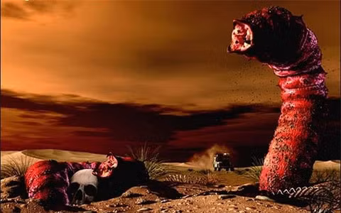 Giun tử thần Mông Cổ, hay allghoi khorkhoi, được mô tả là loài giun dài 1,5 mét, da đỏ, có gai. "Quái vật" này khả năng phóng chất độc hoặc phát sốc điện gây chết người, sống dưới cát sa mạc Gobi. (Ảnh:Dân Việt)