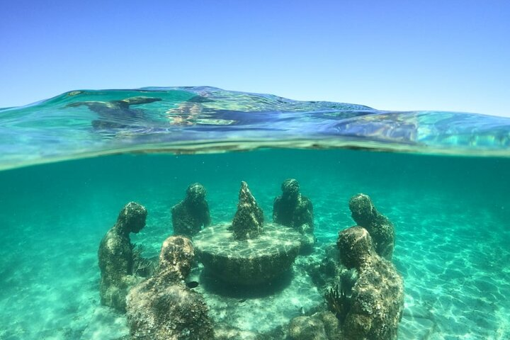 Không chỉ là điểm đến nghệ thuật, MUSA còn gửi gắm thông điệp bảo tồn môi trường biển. Lặn xuống MUSA, du khách không chỉ chiêm ngưỡng vẻ đẹp của nghệ thuật mà còn cảm nhận nhịp sống của đại dương bao la. (Ảnh:Peek)