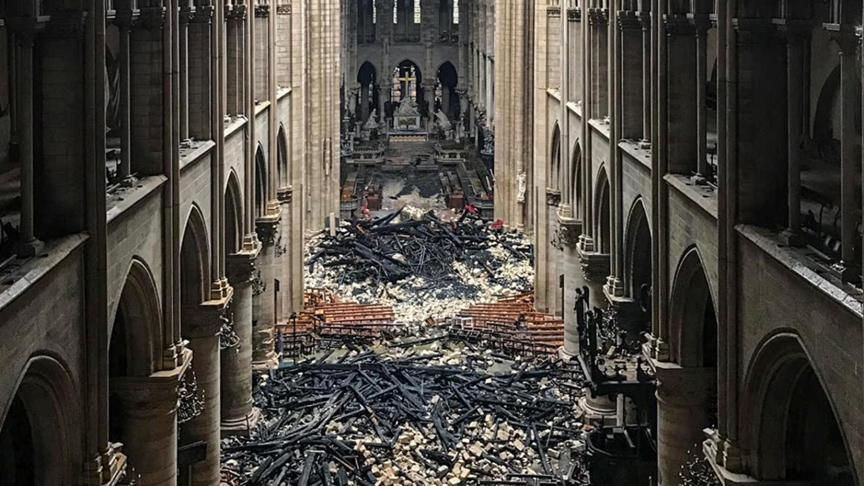 Khoảng 1.000 mảnh vỡ của bức màn được tìm thấy, với 700 mảnh còn dấu vết sơn, mang giá trị nghệ thuật và lịch sử to lớn.(Ảnh: Le Soir)