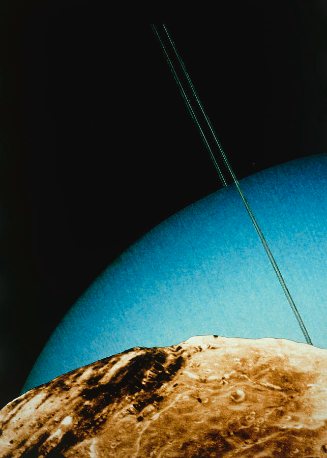 Nghiên cứu từ Viện Địa vật lý thuộc Đại học Texas và Đại học California Santa Cruz cho thấy bề mặt băng lạnh của những mặt trăng này có thể che giấu một đại dương nước lỏng bên dưới. (Ảnh:Science Photo Gallery)