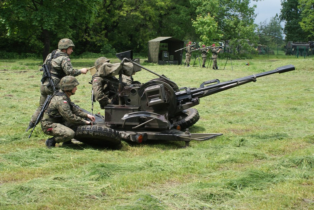 Pháo phòng không ZU-23-2 đi vào hoạt động trong Quân đội Liên Xô vào năm 1960. ZU-23-2 thường đặt lắp đặt trên xe tải với cả hai vai trò phòng không và phòng thủ mặt đất. Nó có thể lắp được trên xe bọc thép MT-LB và các xe bọc thép đa dụng khác.