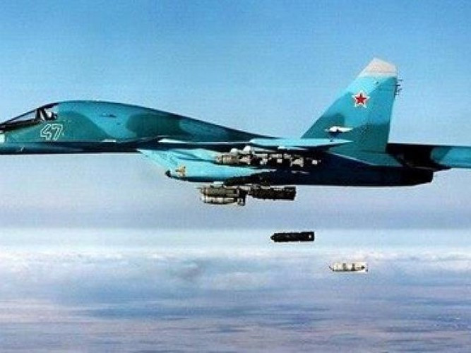 "Theo ghi nhận từ thực địa, tiêm kích Nga đã bay qua khu vực do các nhóm phiến quân như Đảng Hồi giáo Turkestan (TIP), Hayat Tahrir al-Sham (HTS) và Urras Al-Khatras kiểm soát", trang Al Masdar News cho biết.