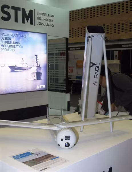 Điểm đặc biệt là trước khi xuất hiện tại Libya, dòng UCAV cảm tử này cũng đã được Thổ điều đến chiến trường Bắc Syria để tấn công lực lượng người Kurd tại Afrin hồi đầu năm 2018.