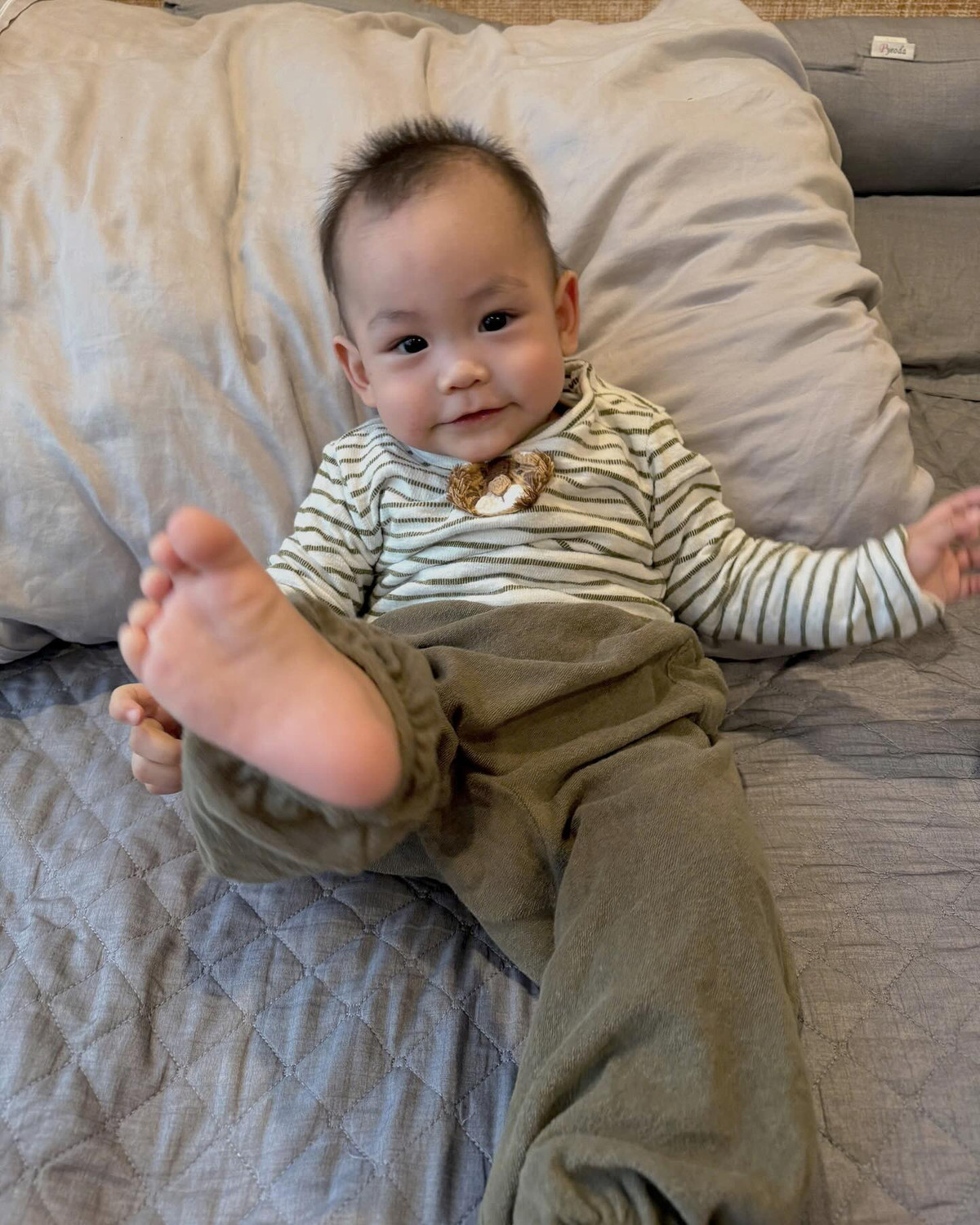 Từ khi kết hôn, Đoàn Văn Hậu và Doãn Hải My luôn nhận được sự quan tâm lớn từ người hâm mộ. Cả hai thường xuyên chia sẻ những khoảnh khắc ngọt ngào và hạnh phúc bên con trai, khiến nhiều người ngưỡng mộ.