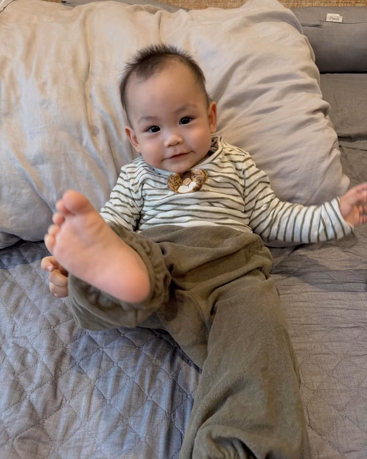 Từ khi kết hôn, Đoàn Văn Hậu và Doãn Hải My luôn nhận được sự quan tâm lớn từ người hâm mộ. Cả hai thường xuyên chia sẻ những khoảnh khắc ngọt ngào và hạnh phúc bên con trai, khiến nhiều người ngưỡng mộ.