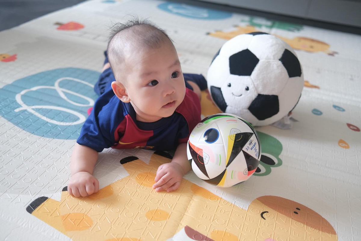 Đến nay bé Lúa đã gần được một tuổi, Đoàn Văn Hậu cùng Doãn Hải My đã lập cho con trai một tài khoản mạng xã hội riêng, đồng thời thường xuyên đăng tải những video của Lúa lên trang cá nhân.