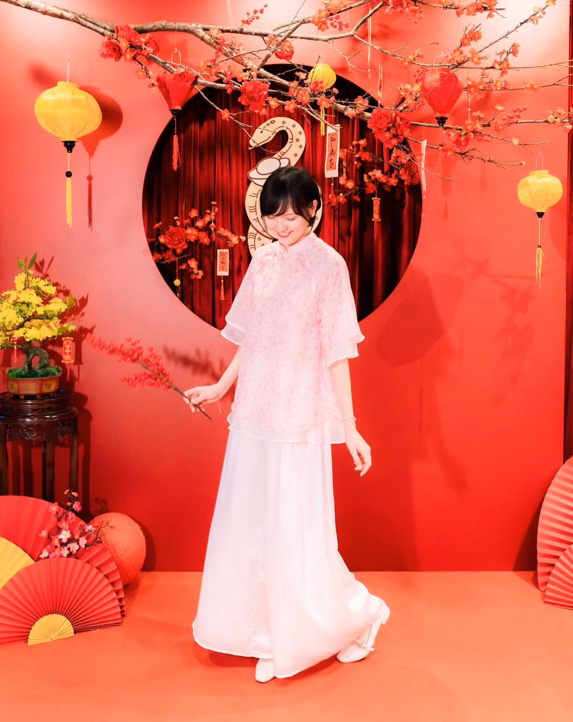 Từ khi được công bố là diễn viên độc quyền của M-TP Entertainment, sự nghiệp của Hải Tú vẫn không thực sự để lại nhiều ấn tượng. Nhiều người theo dõi cô nàng hi vọng trong năm 2025 Hải Tú sẽ có nhiều hoạt động nghệ thuật hơn để có thể chứng minh được thực lực của bản thân.