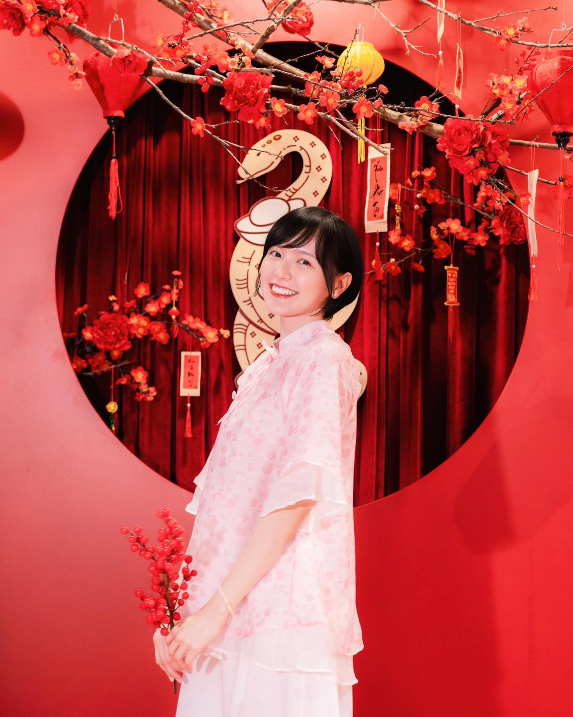 Trên trang cá nhân, Hải Tú thi thoảng đăng những khoảnh khắc đời thường. Cô để mặt mộc, ăn mặc giản dị nhưng vẫn nhận về nhiều lời khen từ cư dân mạng. Khán giả nhận xét Hải Tú có phong cách thời trang năng động, hiện đại.