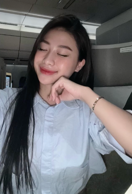 Trước đó, nàng hot girl cùng nhiều lần bị netizen đòn đoán về việc có em bé, cô nàng cũng từng phải nhiều lần lên tiếng phủ nhận.