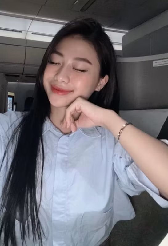 Trước đó, nàng hot girl cùng nhiều lần bị netizen đòn đoán về việc có em bé, cô nàng cũng từng phải nhiều lần lên tiếng phủ nhận.