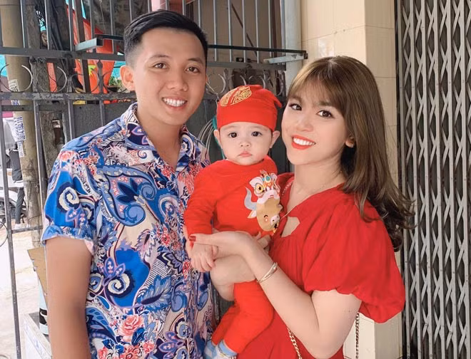 Ít ai biết rằng, nữ sinh với tình yêu ngây ngô ngày đó hiện tại đã nên duyên với chính chàng trai mình tỏ tình vào nhiều năm sau đó.