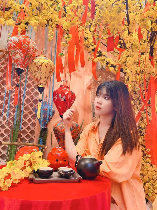 Chuyện tình gà bông của cả hai từng có khoảng thời gian đứt đoạn khi cuối năm lớp 12 Diệu Ly tập trung vào việc học hành, không còn liên lạc.