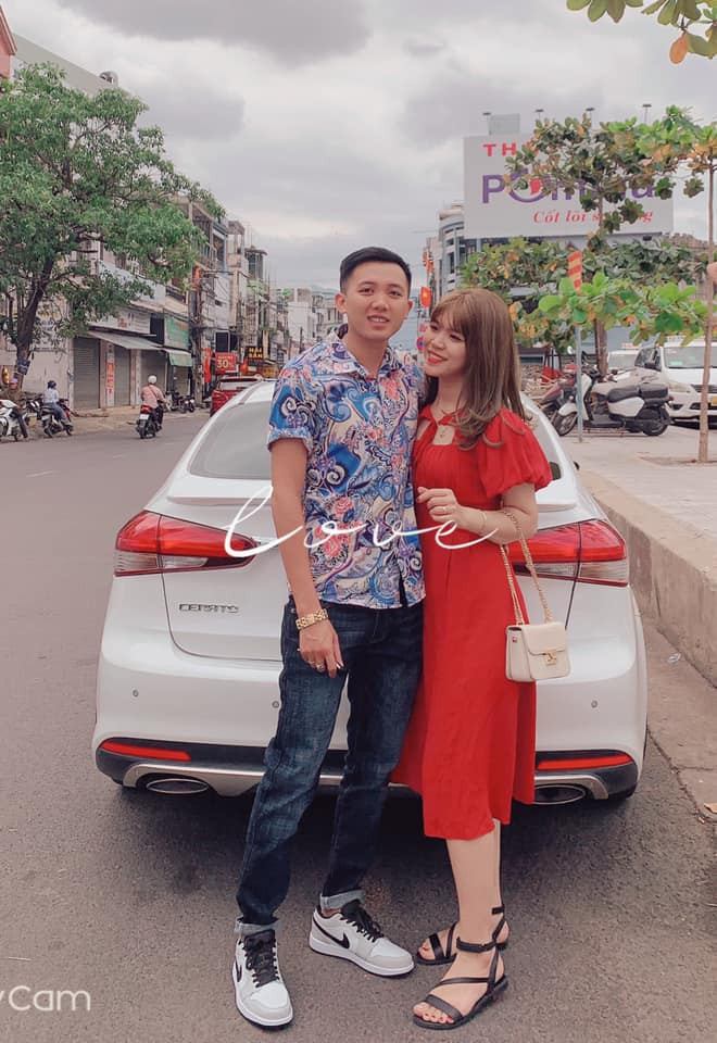 Diệu Ly và “chồng yêu” kết hôn vào năm 2019, đã có một cậu con trai kháu khỉnh. Hiện tại, cặp đôi có cuộc sống hôn nhân viên mãn, hạnh phúc.