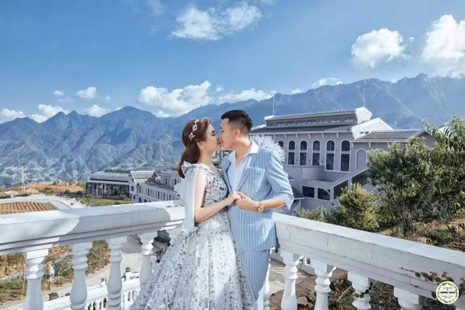 Cô nàng Hà Diệu Ly (sinh năm 1995) thời điểm đó mới là nữ sinh lớp 12, đã quay một clip ngọt ngào gửi đến “chồng yêu” (một anh chàng quen và yêu qua mạng vỏn vẹn 1 tháng) với lời lẽ “ngôn tình sến sẩm”.