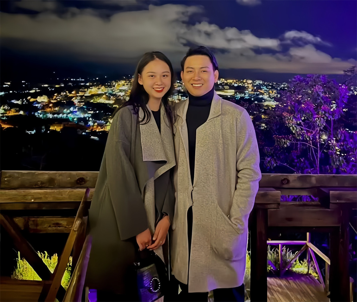 Kim Ngân khá kín tiếng về đời tư. Người mẫu hiện sống ở Cần Thơ. Trong nhiều bức hình có mặt của Hoài Lâm, cô nàng đều ăn mặc giản dị, nhẹ nhàng.