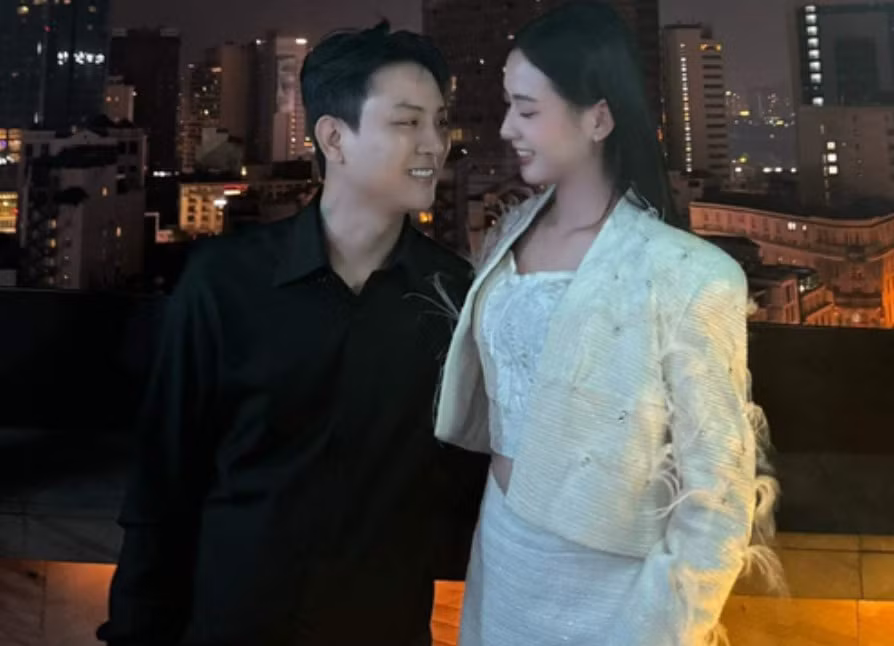 Nét dịu dàng của cô nàng dễ tạo thiện cảm và gây thương nhớ với người đối diện.