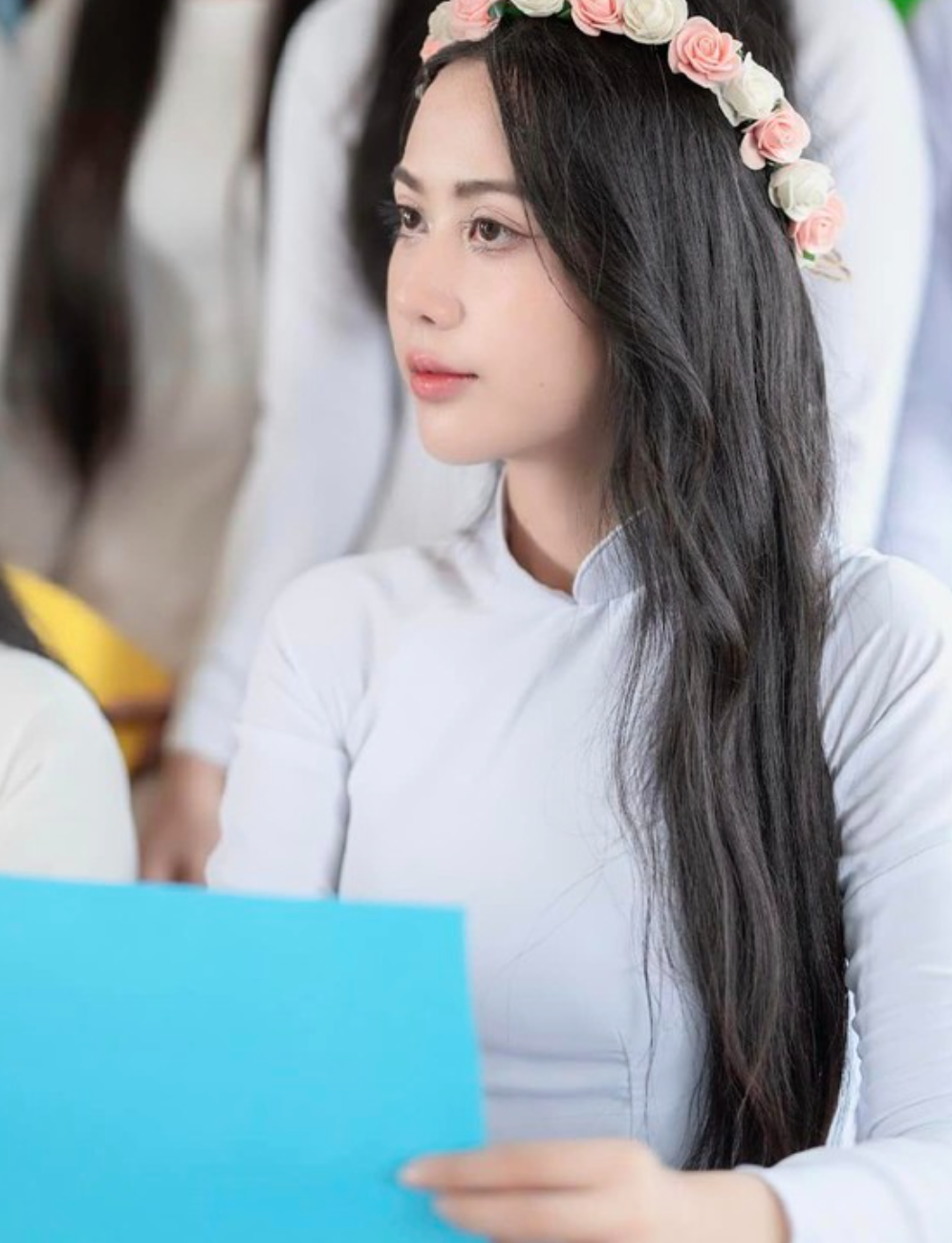 Người mẫu thích sefie tại các góc đẹp ở những quán cà phê hay đi du lịch. Trong các bài đăng, Kim Ngân không nhắc đến chuyện tình cảm.