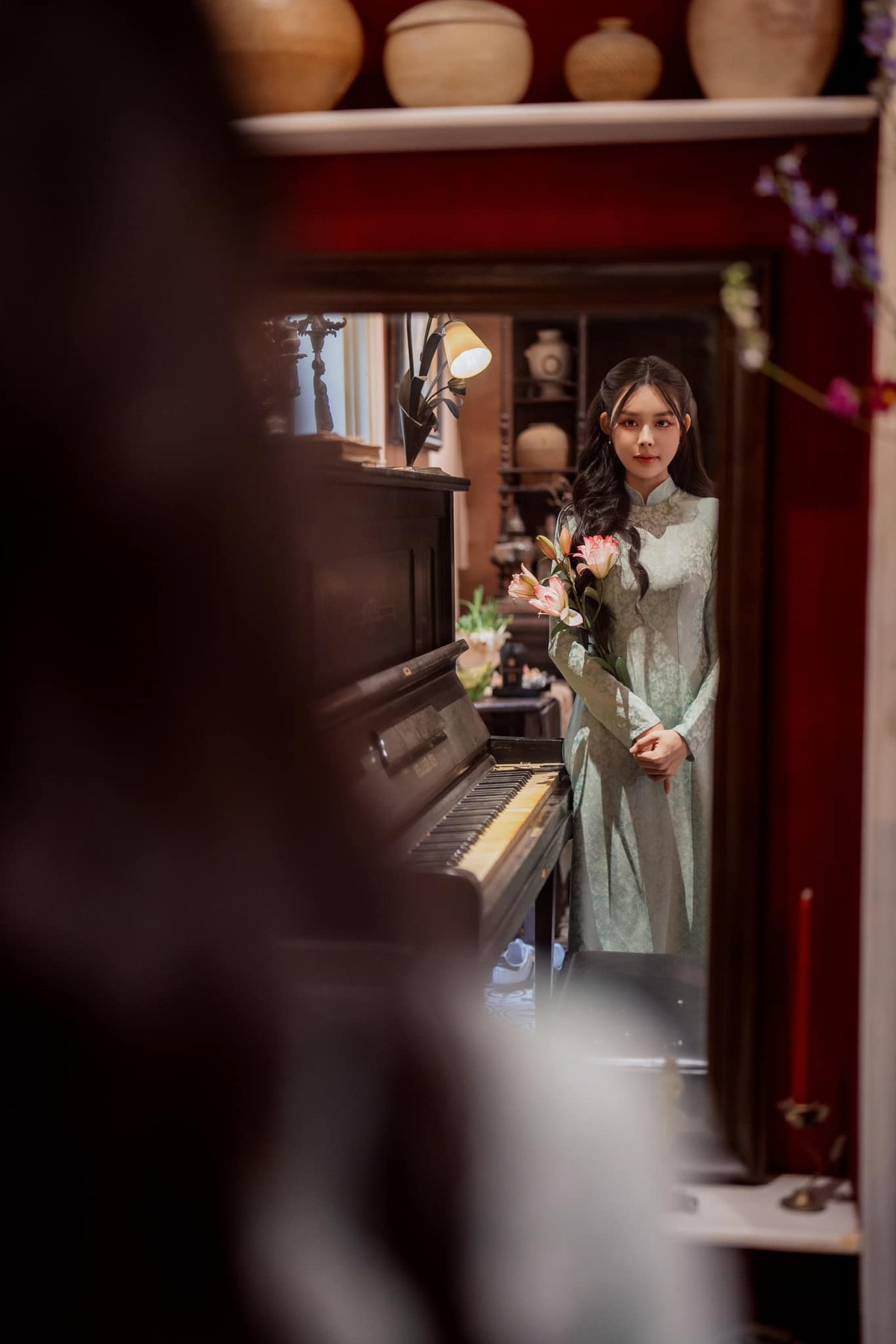 Đến cuối 2025, cặp đôi mới thoải mái tương tác trên mạng xã hội. Trong những bức ảnh mới được nàng hot girl đăng tải, Văn Thanh đều bình luận công khai, thả thính qua lại đầy ngọt ngào.