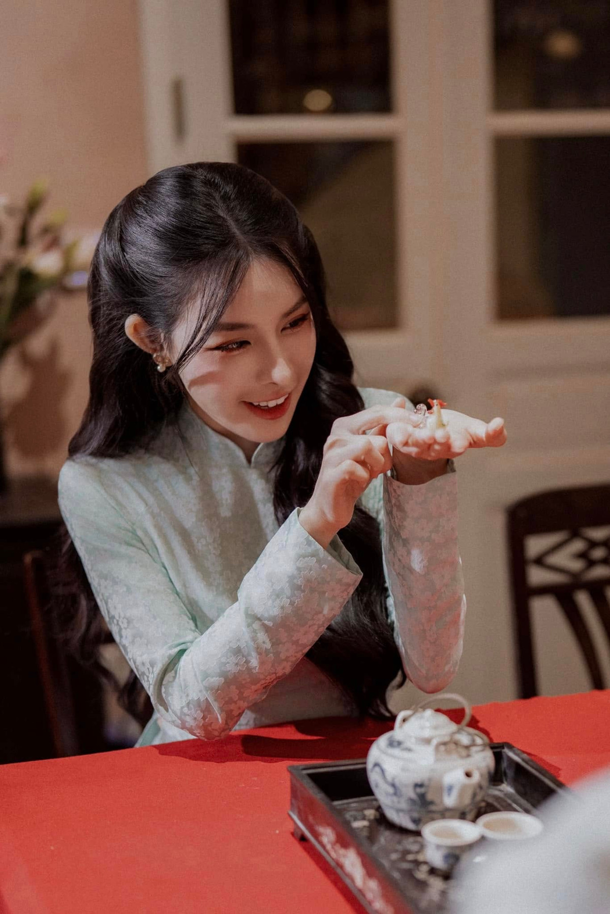 Cách đây không lâu, Văn Thanh còn không ngần ngại gọi Bích Hạnh là "vợ tôi" khiến mạng xã hội xôn xao, cho rằng cặp đôi đang ẩn ý về ngày về chung một nhà không xa.