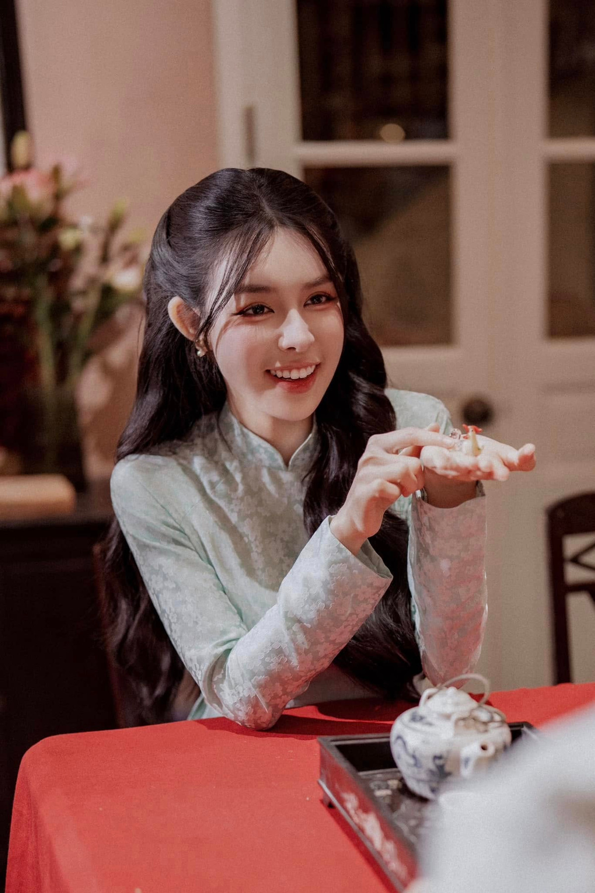 Một khoảng thời gian giữa năm 2024, cặp đôi gần như không còn tương tác trên mạng xã hội, trong khi Bích Hạnh thường xuyên đăng tải ảnh với caption ẩn ý cô đơn khiến nhiều người từng đồn đoán cặp đôi đã đường ai nấy đi.