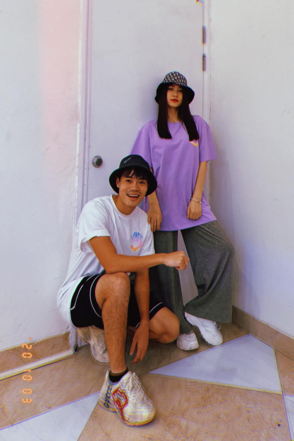 Trong một lần nam cầu thủ mở phiên livestream bán hàng đầu tiên trên nền tảng TikTok, Hòa Minzy đã dành thời gian đến giúp đỡ.