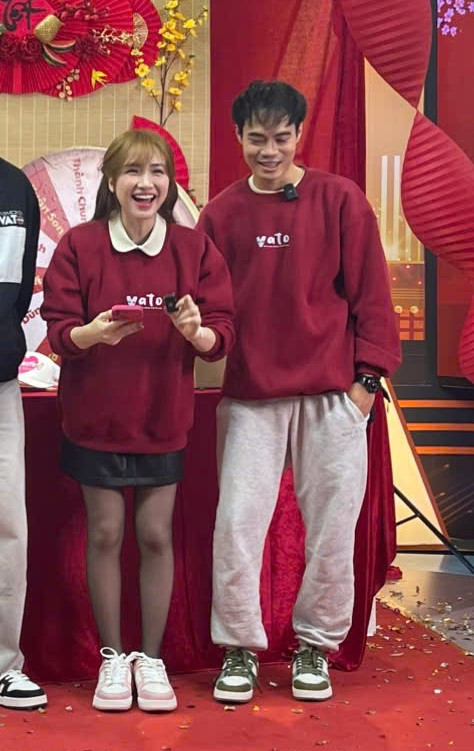 Nhiều người còn nói đùa rằng Hòa Minzy và Văn Toàn phải dành cả thanh xuân để đính chính về mối quan hệ của cả hai.