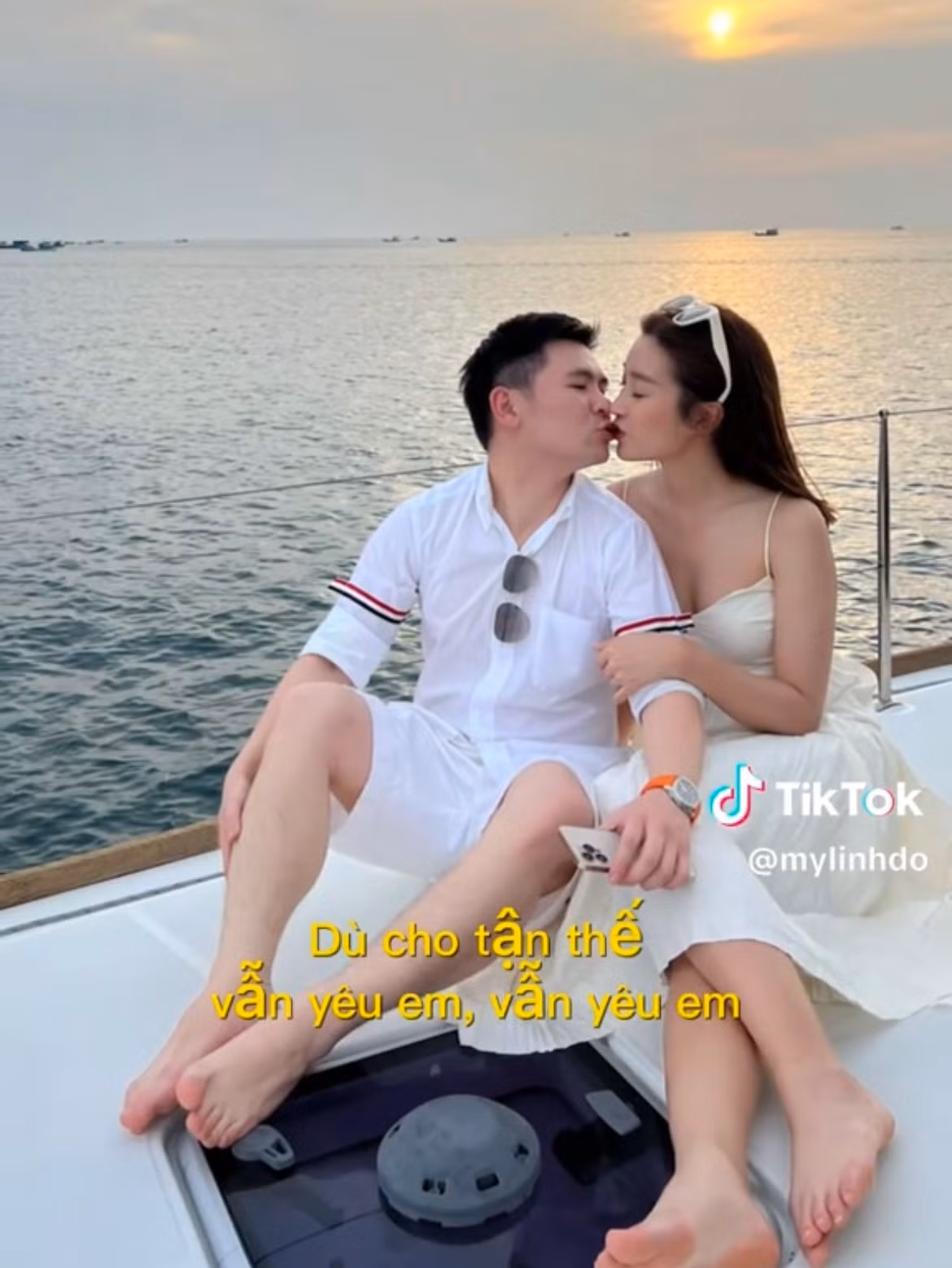 Đỗ Mỹ Linh và chồng có thời gian yêu đương kín tiếng, không chia sẻ về đối phương, vì thế đây là loạt ảnh lần đầu công chúng được nhìn thấy.